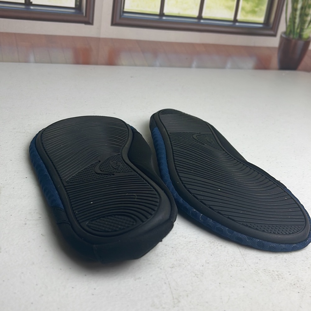 Water/Workout/Exercise Shoes - Picture 3 of 3